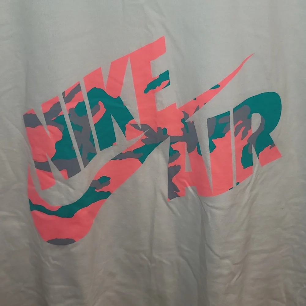 Nike - Picture 2 of 3